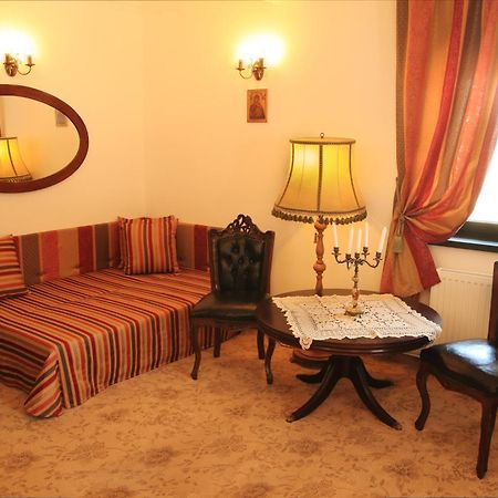 Conacul Bratescu Hotel Бран Екстериор снимка