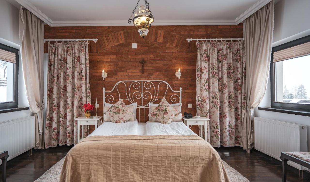 Conacul Bratescu Hotel Бран Екстериор снимка