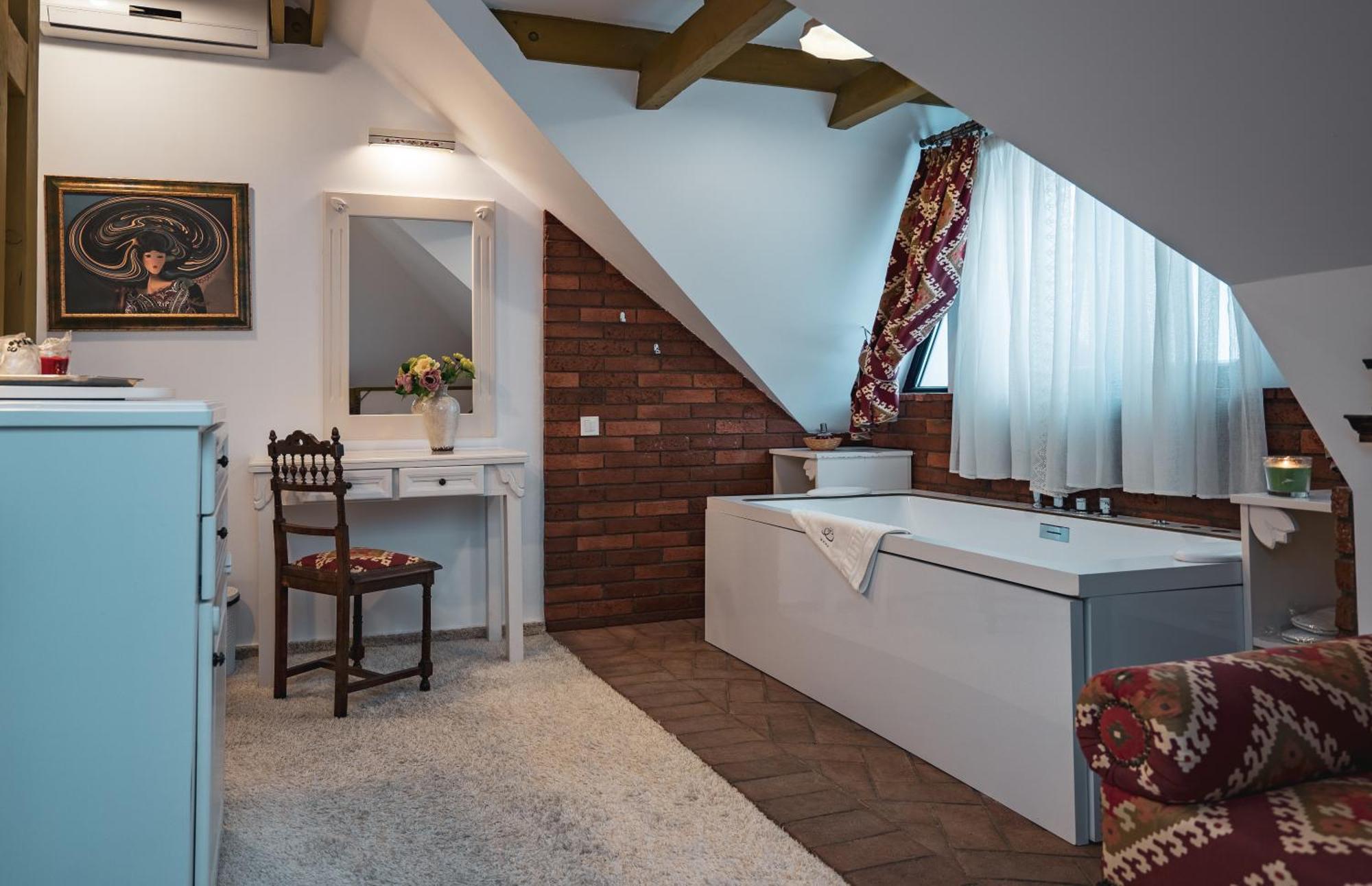 Conacul Bratescu Hotel Бран Екстериор снимка