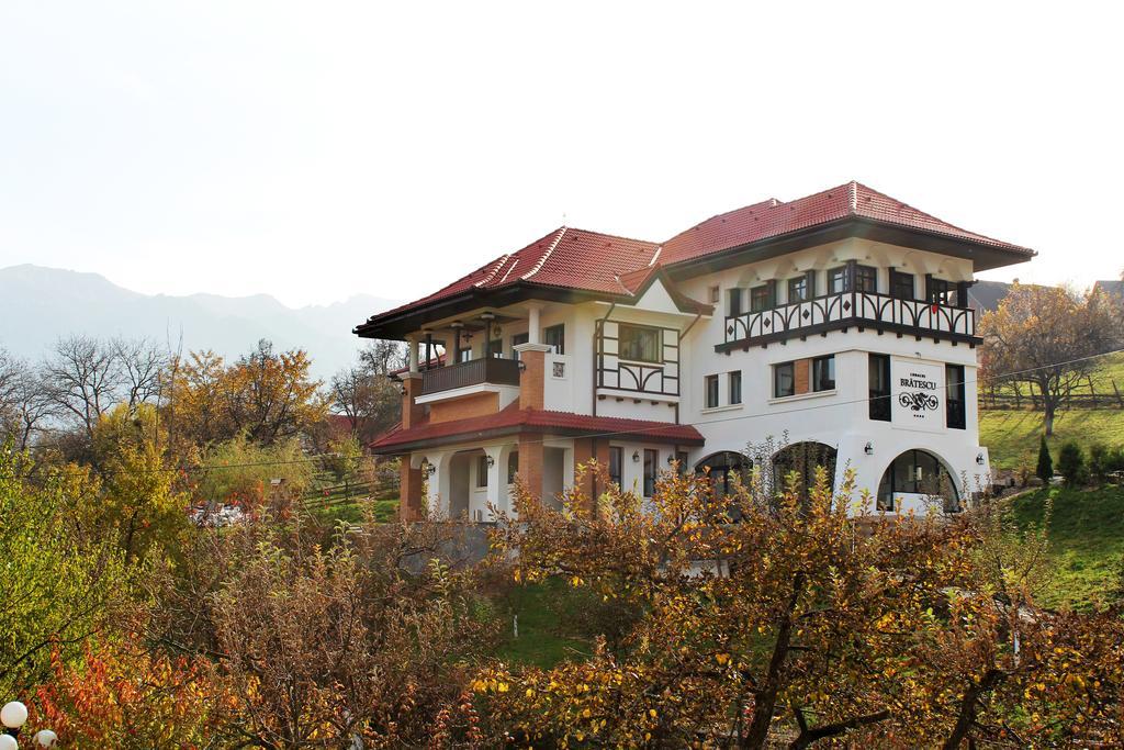 Conacul Bratescu Hotel Бран Екстериор снимка