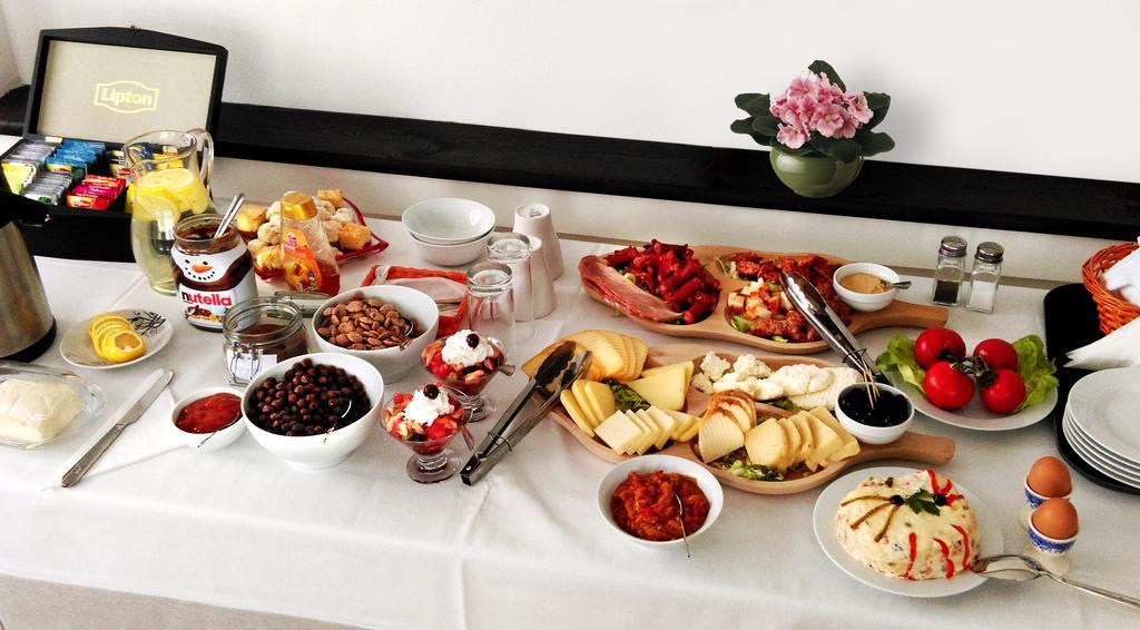 Conacul Bratescu Hotel Бран Екстериор снимка