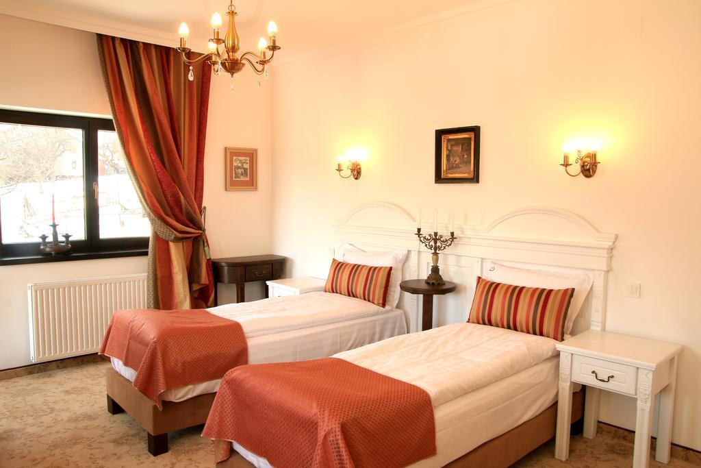 Conacul Bratescu Hotel Бран Стая снимка