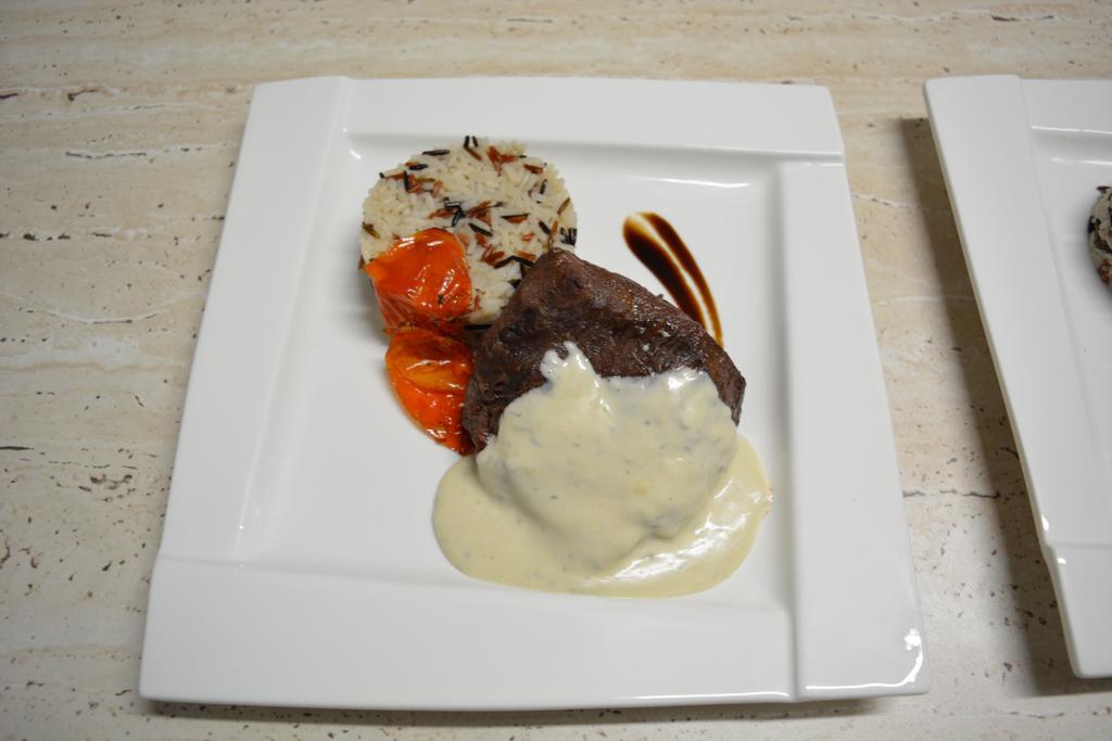 Conacul Bratescu Hotel Бран Екстериор снимка