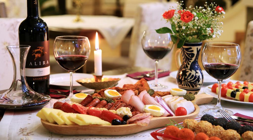 Conacul Bratescu Hotel Бран Екстериор снимка