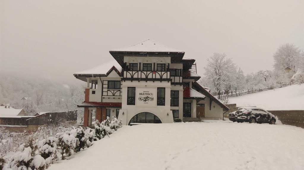 Conacul Bratescu Hotel Бран Екстериор снимка