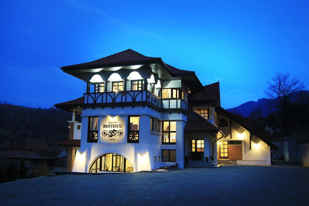 Conacul Bratescu Hotel Бран Екстериор снимка