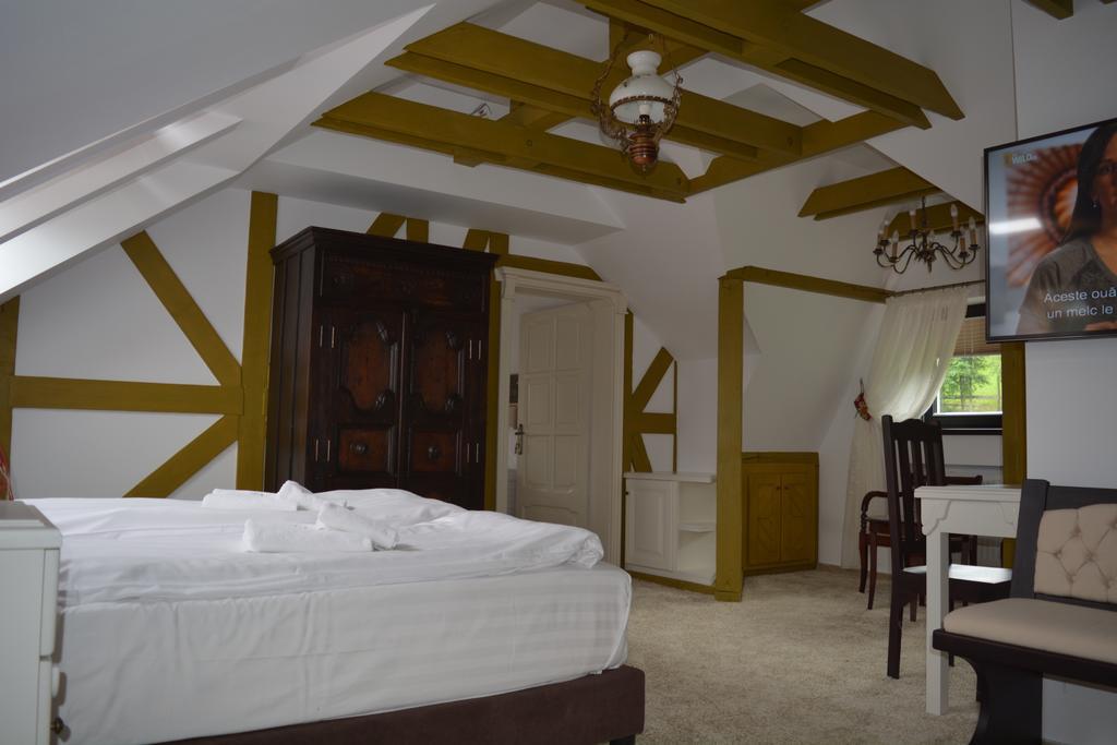 Conacul Bratescu Hotel Бран Екстериор снимка