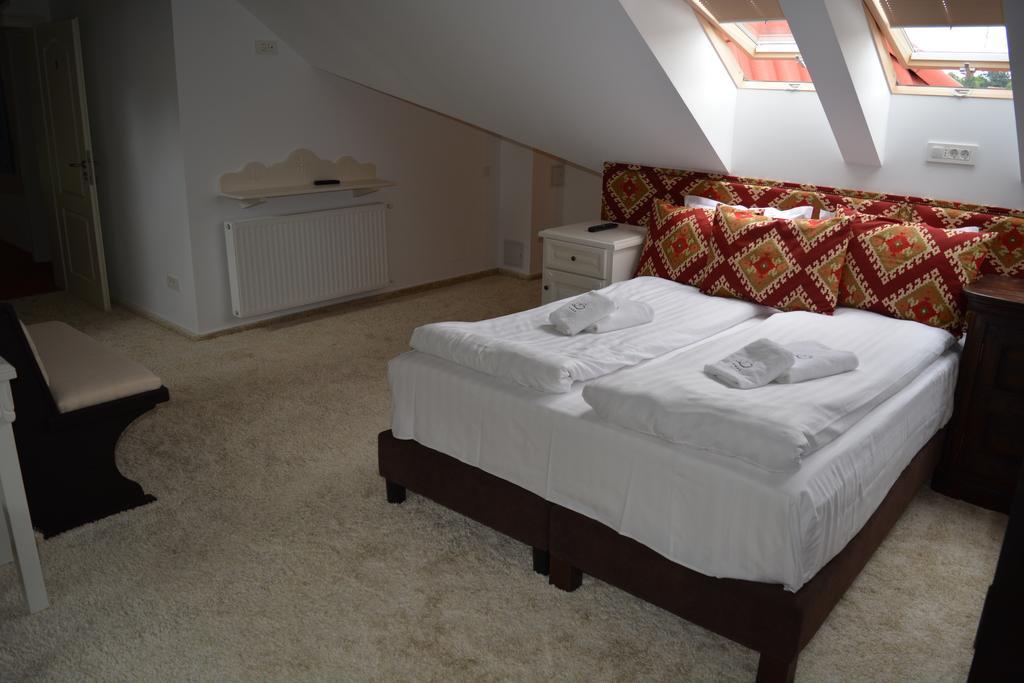 Conacul Bratescu Hotel Бран Екстериор снимка