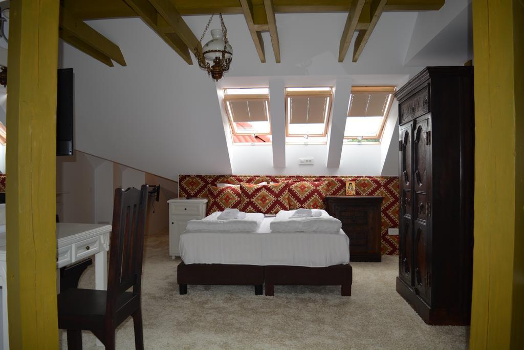 Conacul Bratescu Hotel Бран Екстериор снимка