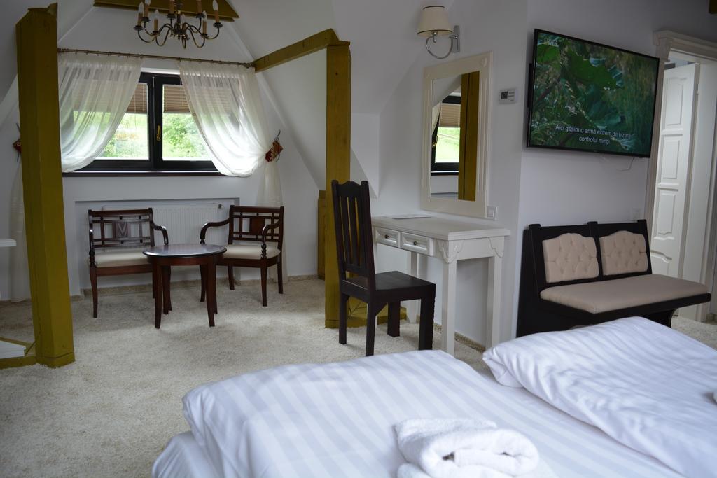 Conacul Bratescu Hotel Бран Екстериор снимка