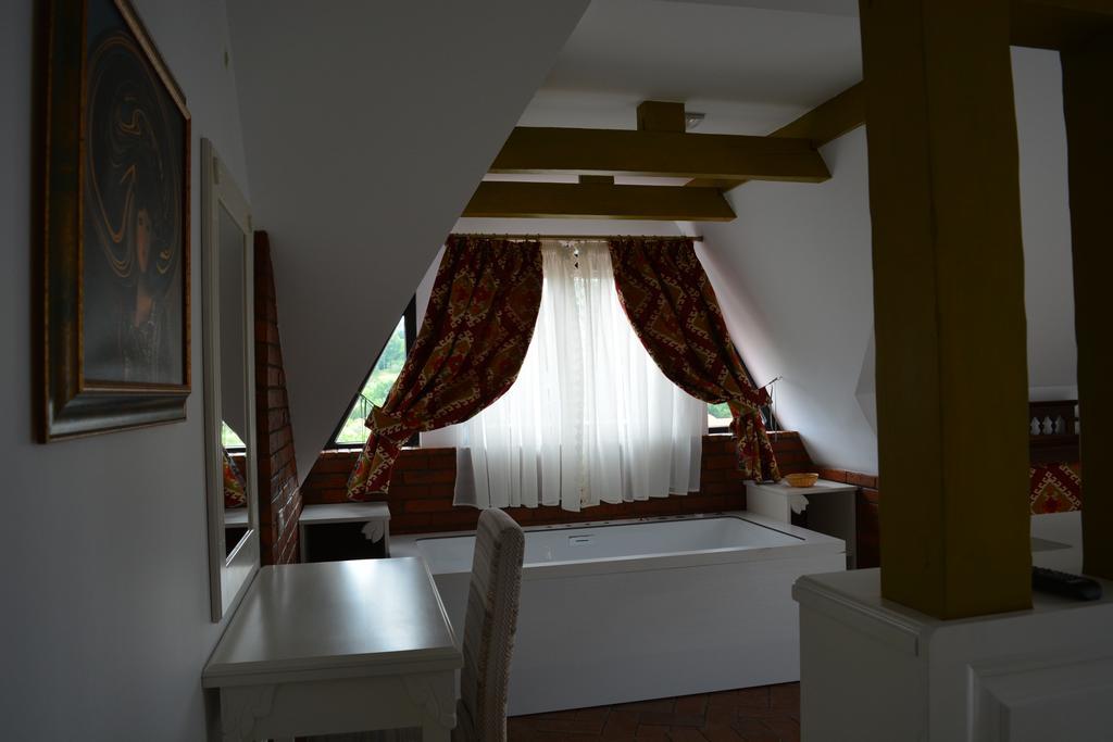 Conacul Bratescu Hotel Бран Екстериор снимка