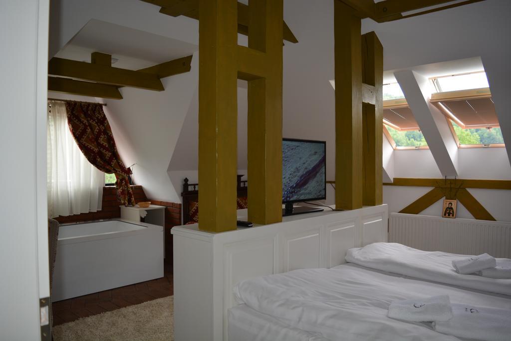 Conacul Bratescu Hotel Бран Екстериор снимка