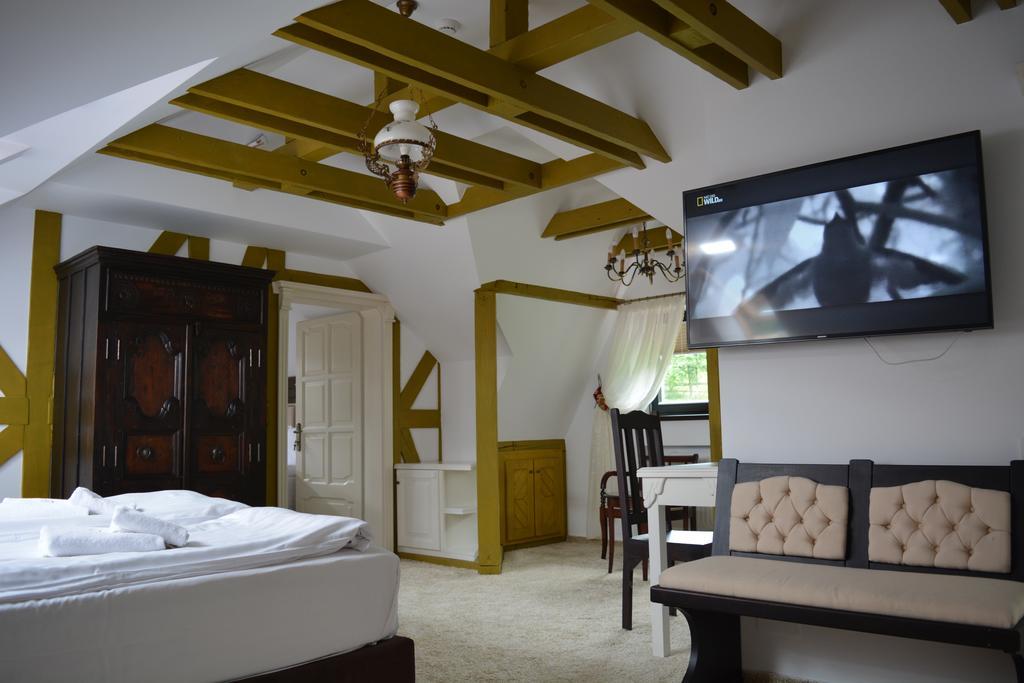 Conacul Bratescu Hotel Бран Екстериор снимка
